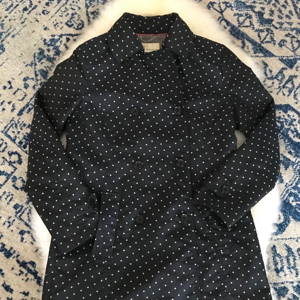 Banana Republic trench coat. So cute! 💕